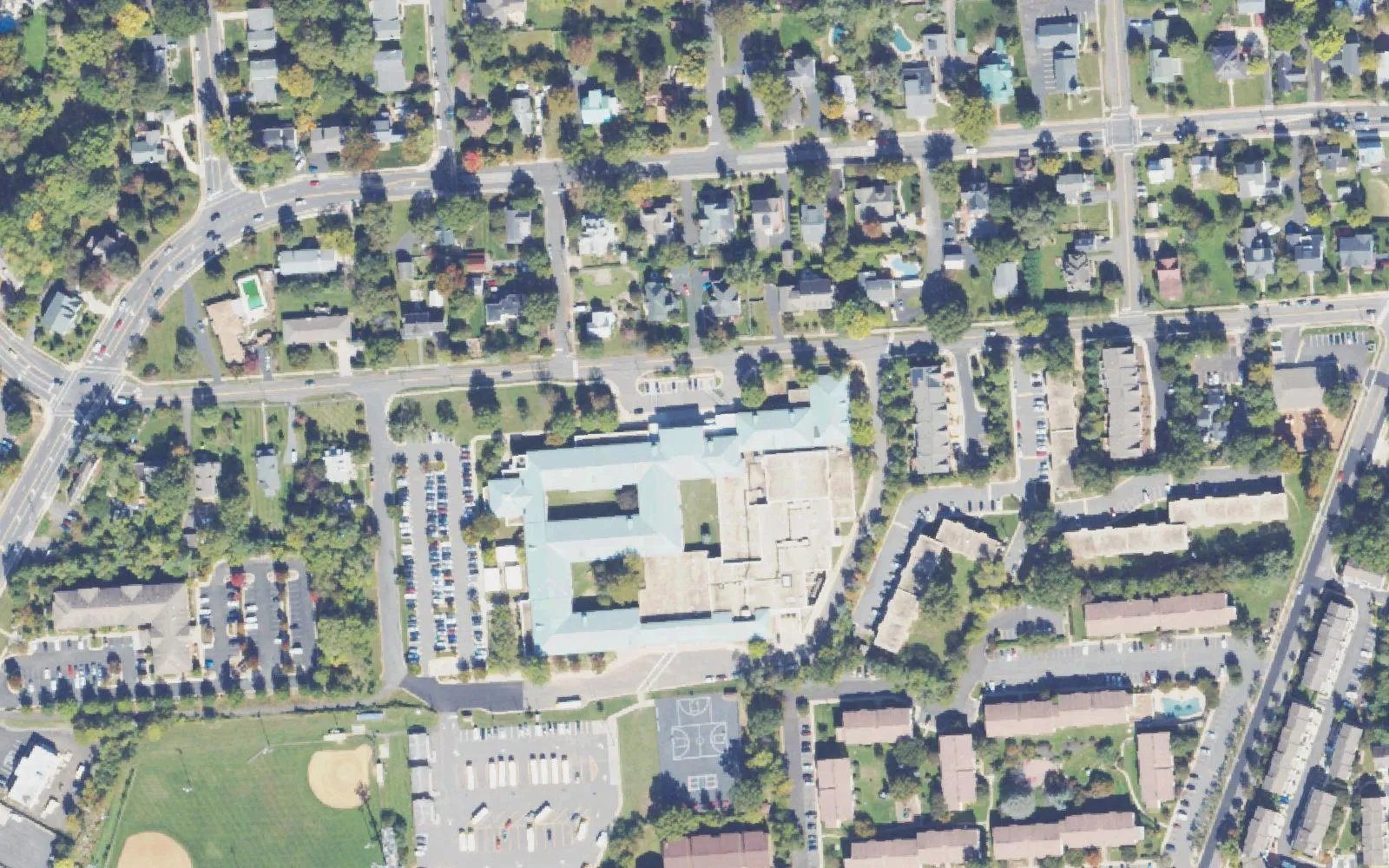 Herndon Middle School on Locust Street in Herndon, with its fields and parking lots, seen from the air